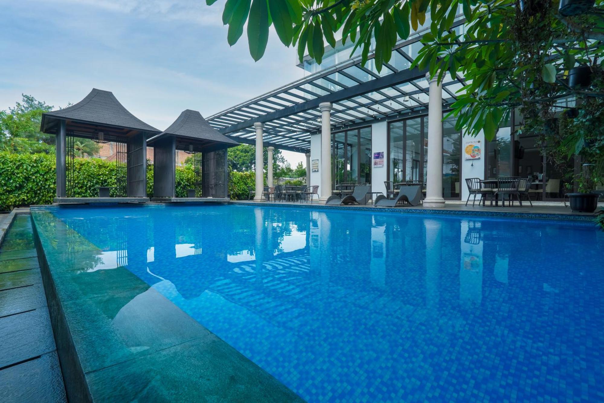 Royal Padjadjaran Hotel Bogor Exterior photo