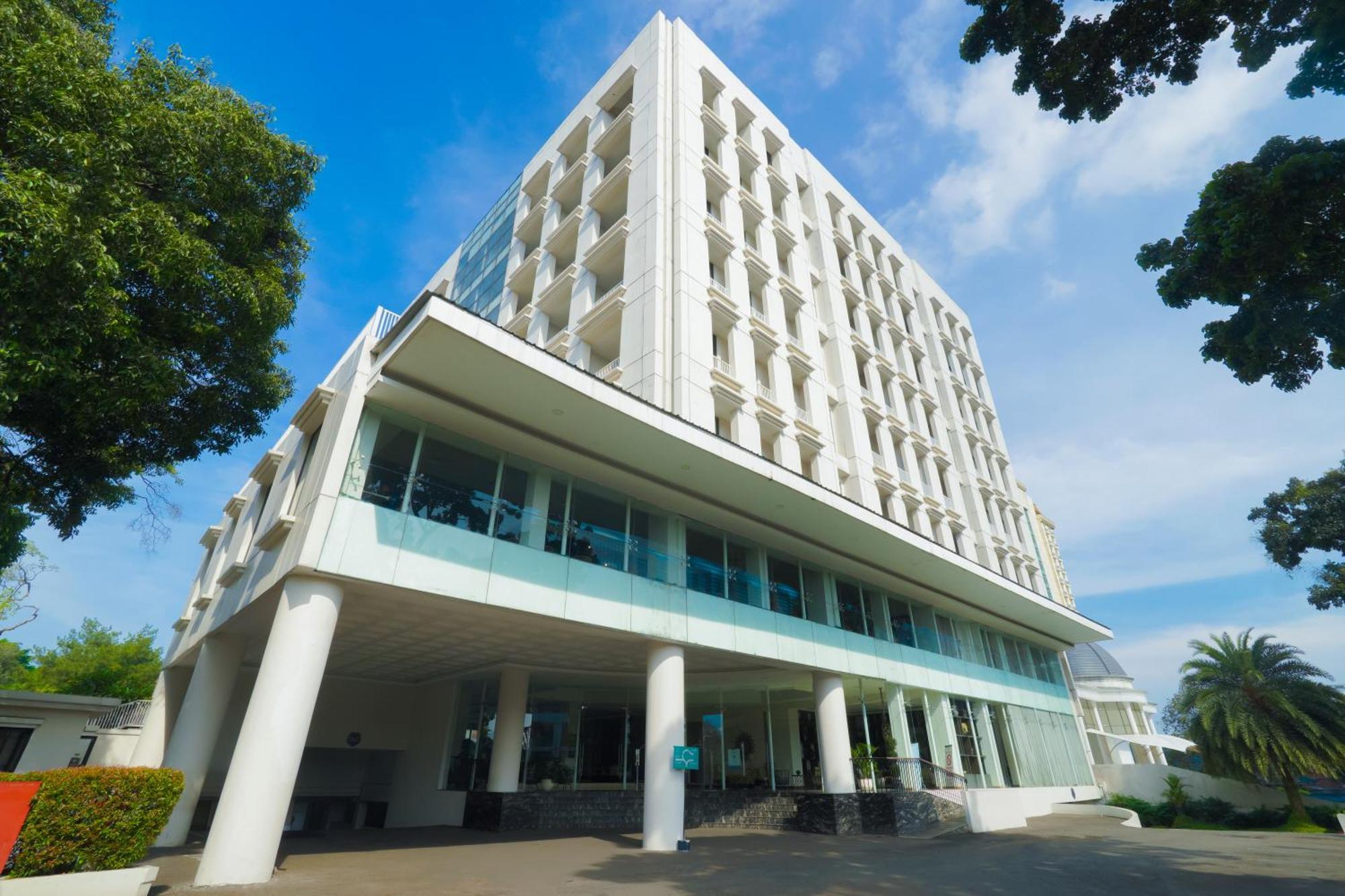 Royal Padjadjaran Hotel Bogor Exterior photo
